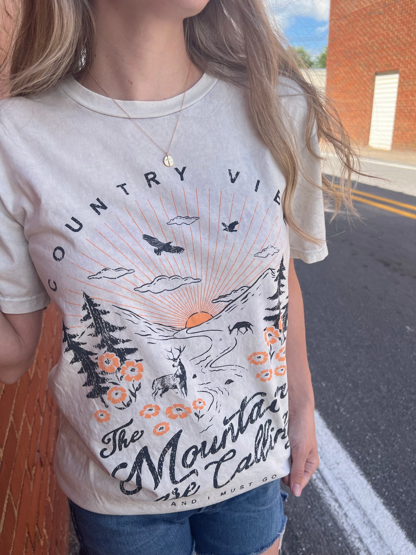Mountain Country Vibes Graphic Tee | Off White