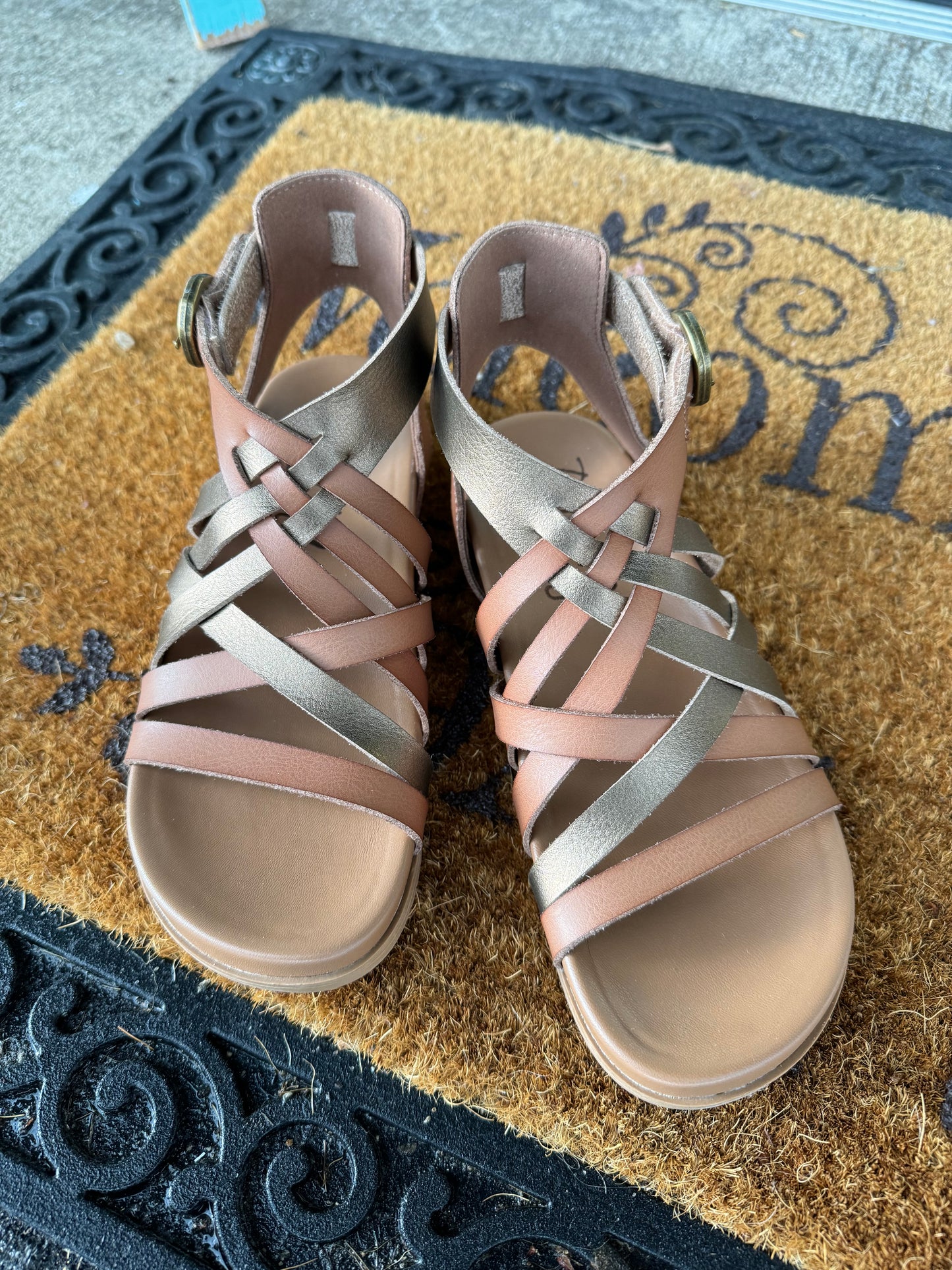 Blowfish Curio Sandal | Oak