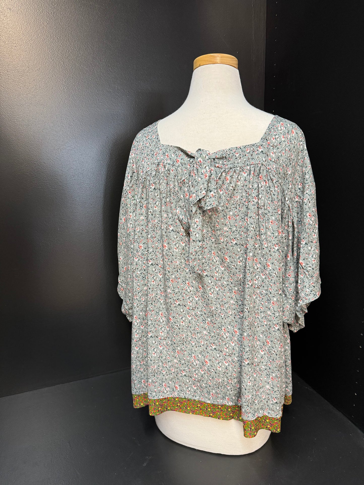 Fluttering Florals Dolman Sleeve Top | Grey