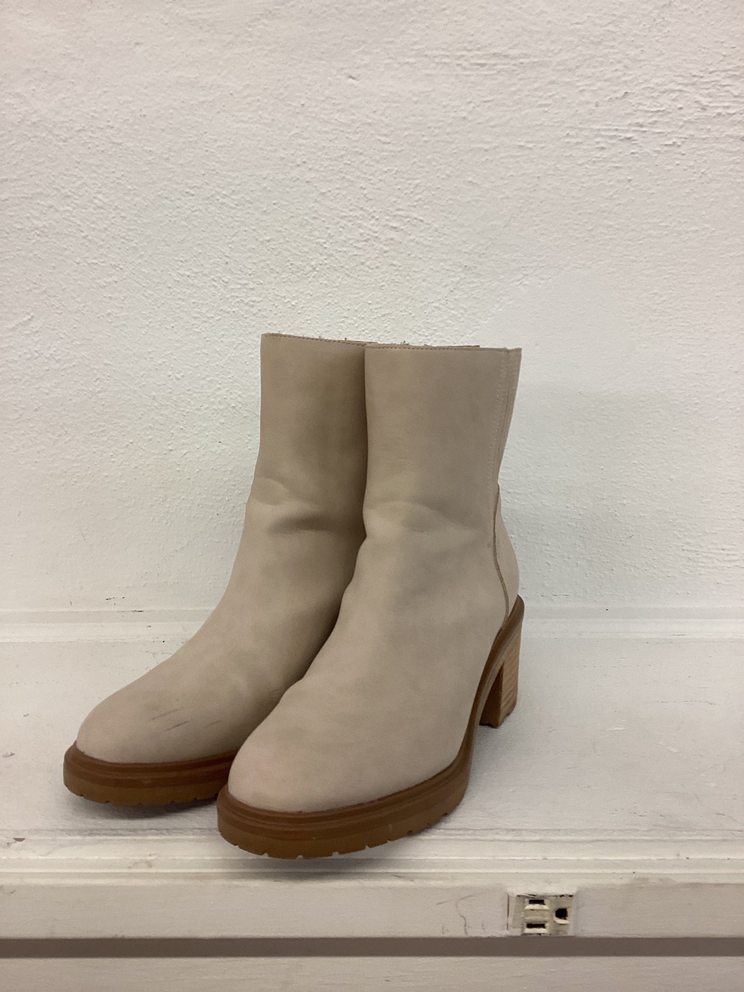 WP |Oasis Society Light Grey Boot | 9