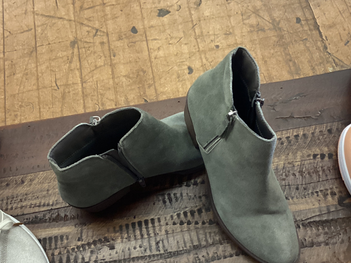 EMR Remix green booties | 8.5