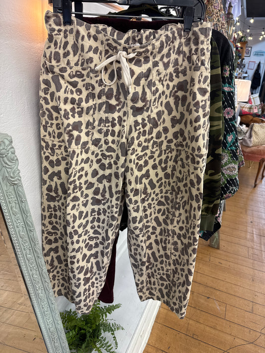 WP -Leopard Barrel Pants | large
