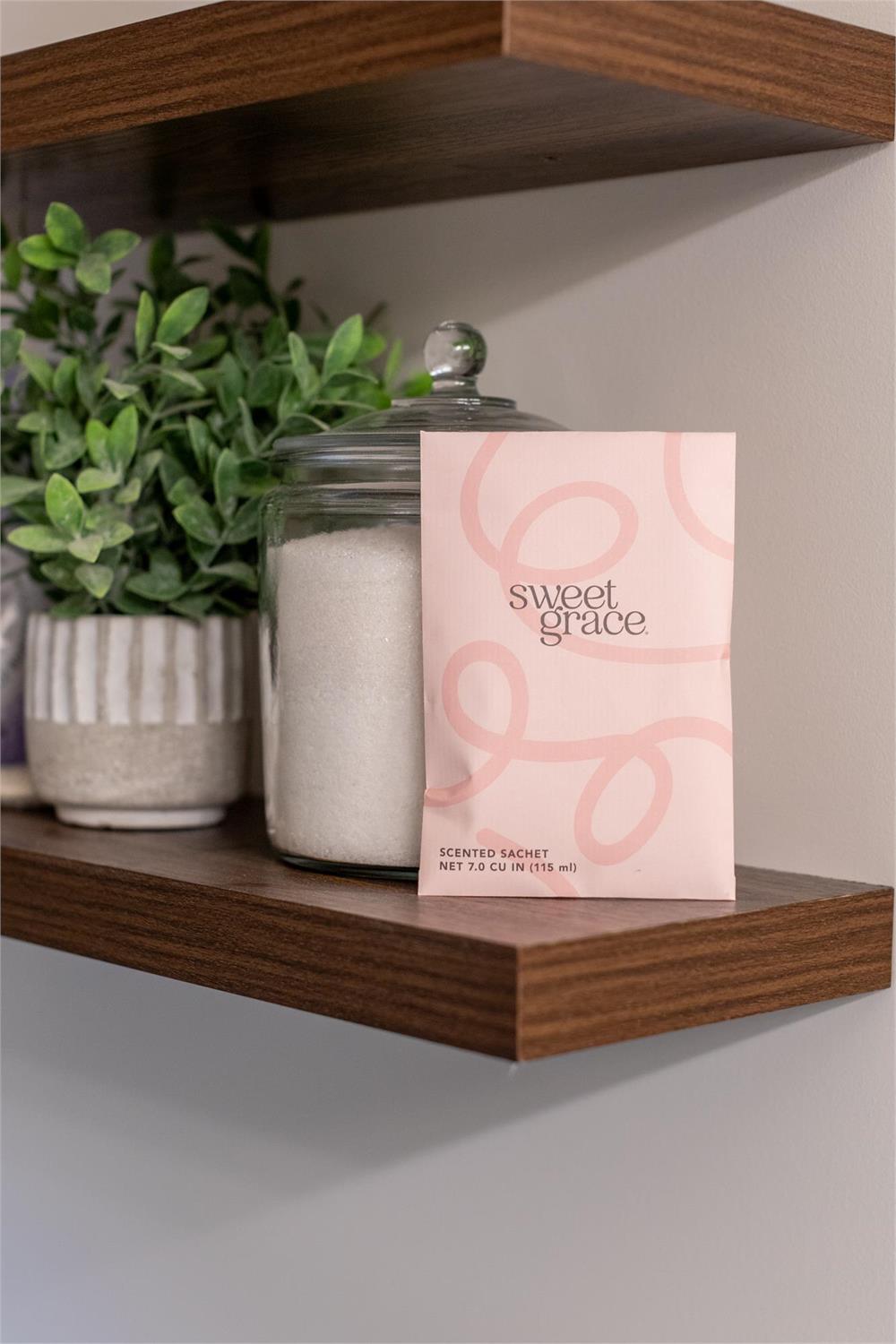 Sweet Grace Mod Swirl Sachet
