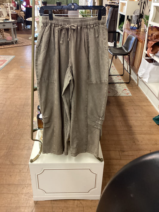 EMR remix NWT joggers small