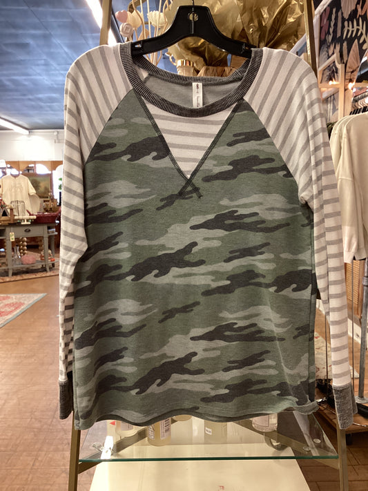 TC - long sleeve camo top | med