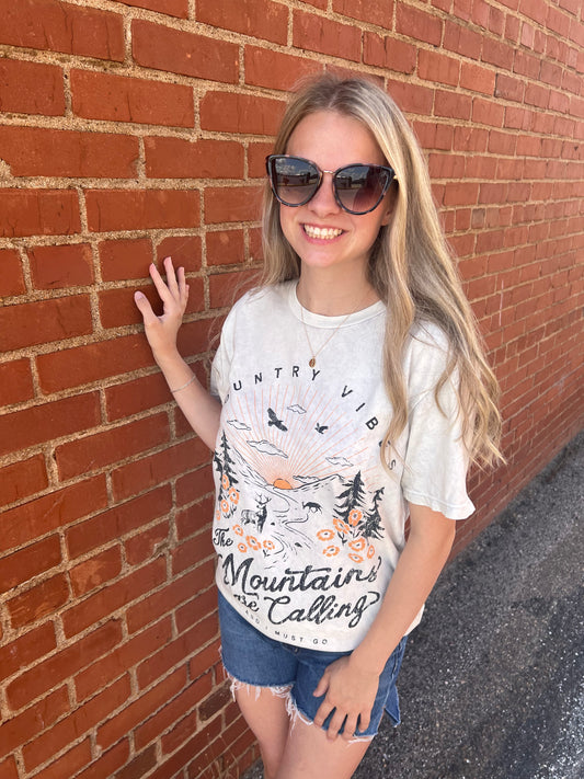 Mountain Country Vibes Graphic Tee | Off White
