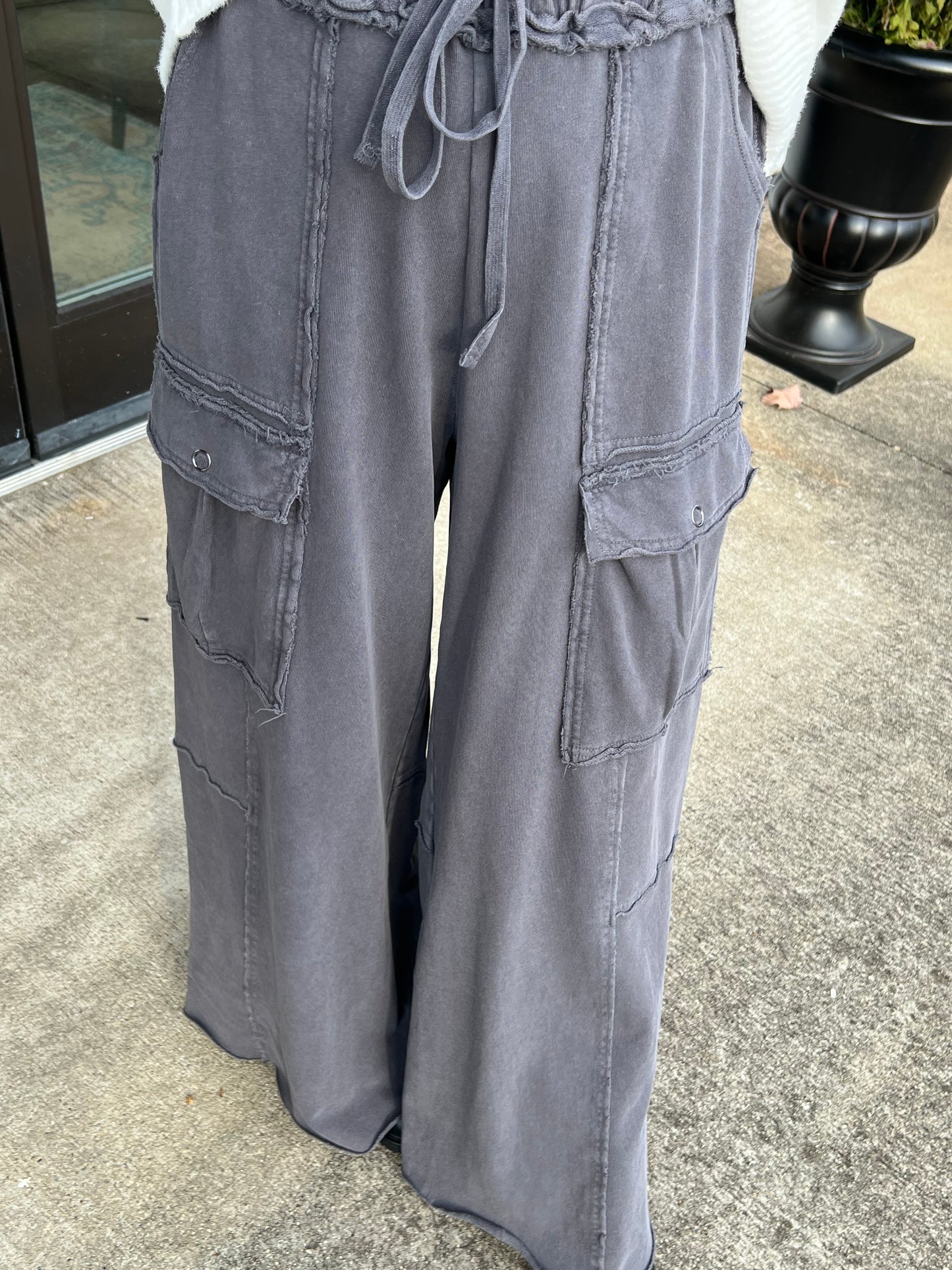 Dr. Feel Good Cargo Pants | Black